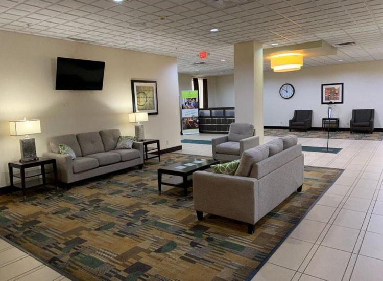 Quality Inn & Suites Downtown Mansfield Exterior photo
